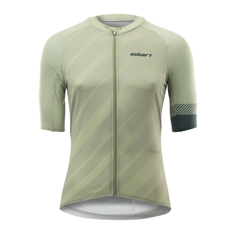 Moški kolesarski dres ELAN BIKE V3 GREEN M izstopa z modernim zelenim odtenkom in dinamičnim športnim dizajnom. Lahek, zračen in raztegljiv material zagotavlja odlično prileganje ter učinkovito odvajanje vlage, kar omogoča udobje tudi med daljšimi in zahtevnimi vožnjami.