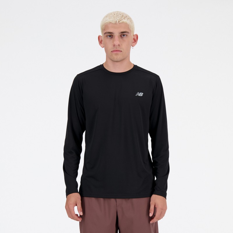 Moška športna majica New Balance Sport Essentials Long Sleeve z dolgimi rokavi, lahka in zračna majica za trening in vsakodnevno udobje.