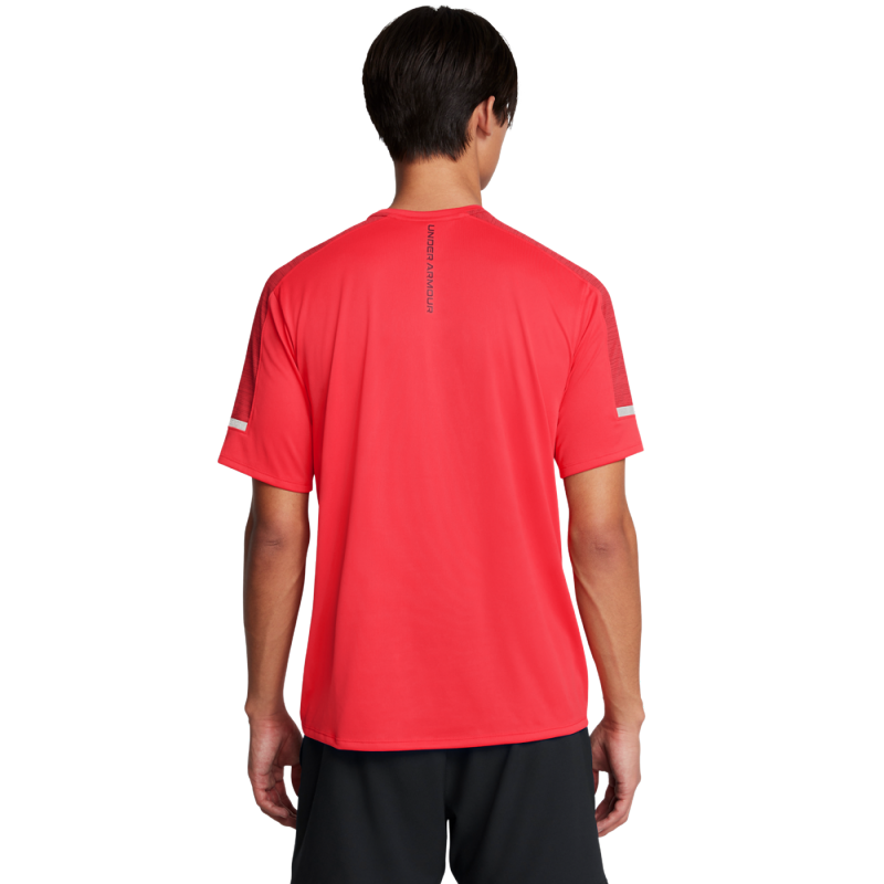 Moška športna majica Under Armour Tech Utility SS je idealna izbira za aktivne moške. Izdelana iz mehke in hitro sušeče tkanine, nudi udobje in odlično zračnost, kar jo dela popolno za treninge in vsakodnevne aktivnosti.