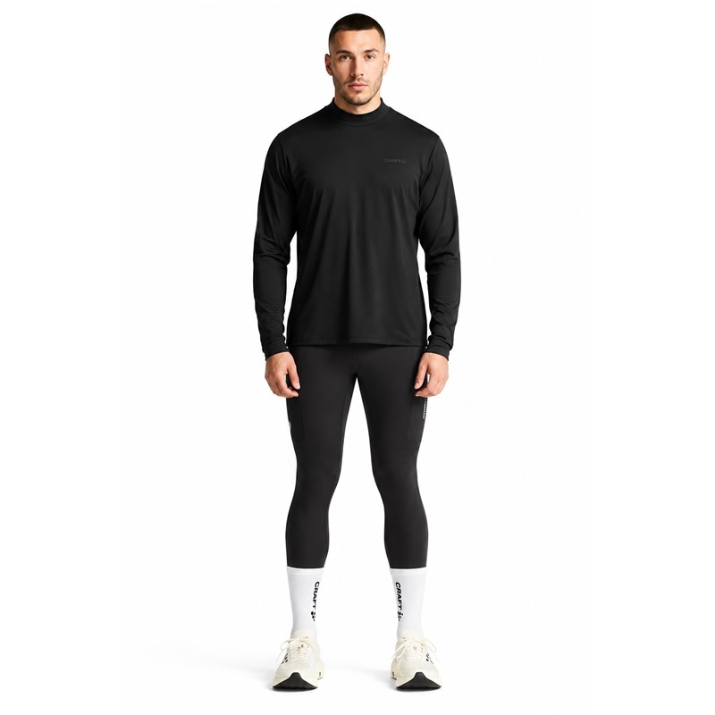 Originalne moške funkcionalne tekaške pajkice CRAFT ADV Essence Warm Tights 3 M Black v črni barvi. Mehka in raztegljiva jersey tkanina z rahlo krtačeno notranjostjo zagotavlja prijetno toplotno udobje med intenzivnimi treningi v hladnem vremenu. Izboljšana elastičnost, nastavljiva notranja vrvica v pasu, dva stranska žepa in odsevni detajli zagotavljajo dodatno funkcionalnost pri jesenskem in zimskem teku.