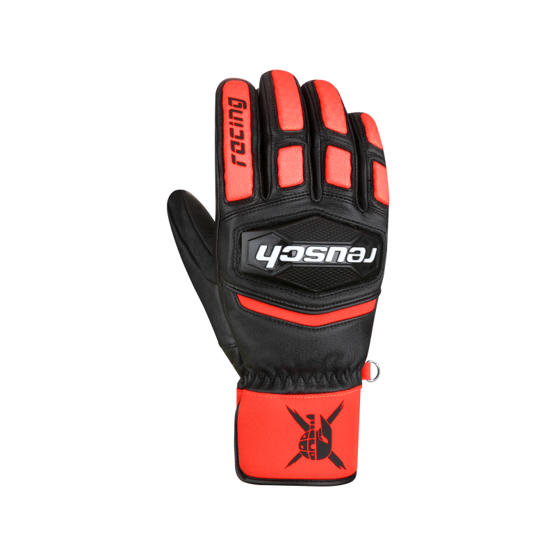 Moške smučarske rokavice REUSCH WORLDCUP WARRIOR TEAM v črno-rdeči barvni kombinaciji BLACK / FLUO RED. Kakovostno kozje usnje, sintetična izolacija TecFill™, kompozitna zaščita členkov, mehko oblazinjenje prstov, podloga MicroActive in zunanji šivi zagotavljajo toploto, udobje ter natančen oprijem med športnim smučanjem.