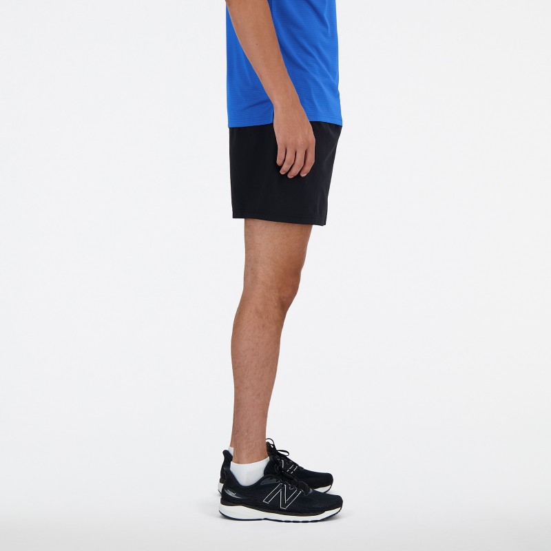 Moške športne hlače New Balance Sport Essentials Short 5, lahke in zračne kratke hlače z notranjo podlogo za tek, trening in prosti čas.
