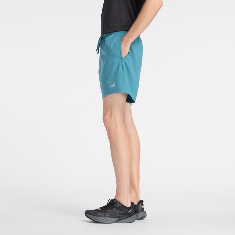 Moške športne hlače New Balance Sport Essentials Short 5, lahke in zračne kratke hlače z notranjo podlogo za tek, trening in prosti čas.