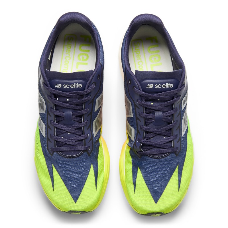 Moške tekaške superge New Balance SC Elite, ultralahki tekmovalni copati s karbonsko ploščo in vrhunskim blaženjem za hitre teke in maratone.