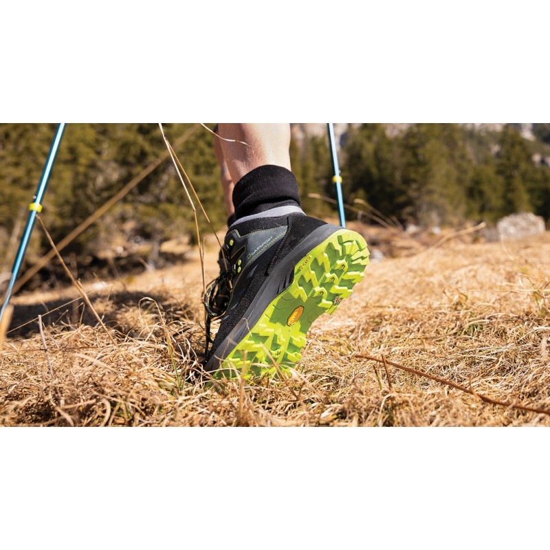 Garsport Giau LOW nizki treking čevlji z Vibram podplatom, so vodoodporni in zračni. Idealni za gorske trekinge, pristope in aktivnosti na prostem tudi za mesto. Zahvaljujoč nepremočljivi in ​​zračni podlogi stopala ostanejo suha.