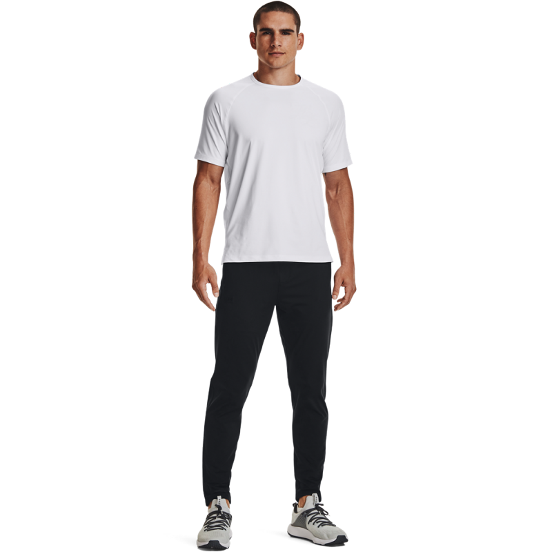 
Moška trenirka Under Armour Meridian Tapered Pants 1373730-001 je zasnovana za udobje in praktičnost med vadbo ali vsakodnevnimi aktivnostmi. Izdelana iz mehkega in raztegljivega materiala, trenirka zagotavlja svobodo gibanja ter udobno prileganje. 