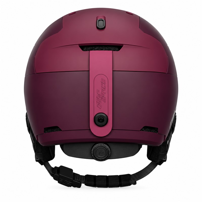 Vrhunska smučarska čelada FLAXTA DEEP SPACE v elegantni slivovo vijolični barvi PLUM. Hibridna konstrukcija In-Mold in ABS, 100 % reciklirana EPS-sredica, prilagodljiva podloga FoamFit, izolacija PrimaLoft® Gold, magnetna zaponka Fidlock® in nastavljivo prezračevanje zagotavljajo kakovostno zaščitno funkcionalnost, udobje in sodoben športni videz.