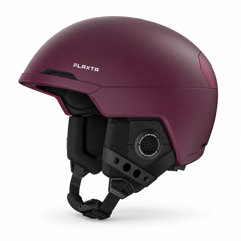 Vrhunska smučarska čelada FLAXTA DEEP SPACE v elegantni slivovo vijolični barvi PLUM. Hibridna konstrukcija In-Mold in ABS, 100 % reciklirana EPS-sredica, prilagodljiva podloga FoamFit, izolacija PrimaLoft® Gold, magnetna zaponka Fidlock® in nastavljivo prezračevanje zagotavljajo kakovostno zaščitno funkcionalnost, udobje in sodoben športni videz.