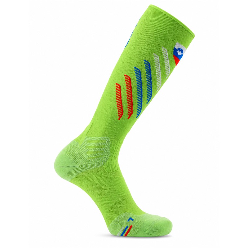 Smučarske nogavice UYN NATYON 3.0 SLOVENIA s prepoznavnim športnim dizajnom v slovenskih barvah. Napredne tehnologije Zerocuff™, Shockwave, Cool Air Flow, Preshock Shield in Target Compression Bandage zagotavljajo funkcionalno podporo, zaščitno blaženje in udobje med smučanjem.