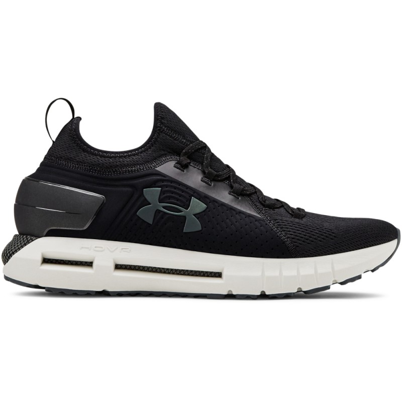 Moške superge UNDER ARMOUR HOVR PHANTOM SE so izjemno udobne. Udobje prihaja iz anatomsko oblikovane notranjosti, pletenega zgornjega dela pri gležnju in ostalega pletenega materiala, ki vašo nogo izjemno dobro oprime. 