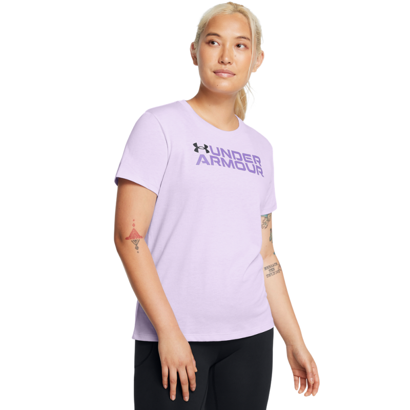 Ženska majica Under Armour BL Pack SS je lahka in udobna majica, idealna za vsakodnevno nošenje in športne aktivnosti. Narejena iz hitro sušeče tkanine, zagotavlja optimalno zračnost in udobje med vizualno privlačnim oblikovanjem