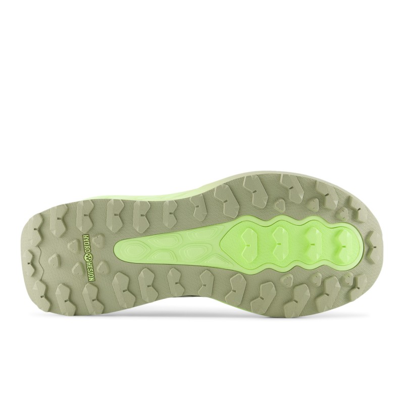 Ženske tekaške superge New Balance Fresh Foam X Garoe V2 z udobno Fresh Foam X podplatom, zaščito Toe Protect in AT Tread podplatom za odličen oprijem na vseh terenih.