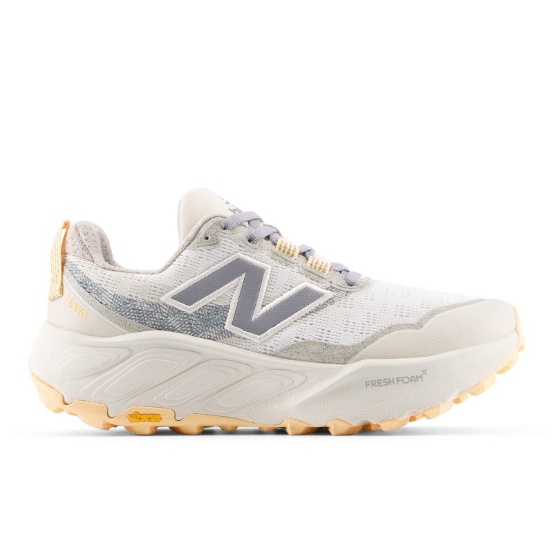 Ženske trail tekaške superge New Balance Fresh Foam X Hierro v9 z vrhunskim blaženjem, odličnim oprijemom Vibram® in zaščito za tek po zahtevnih terenih.