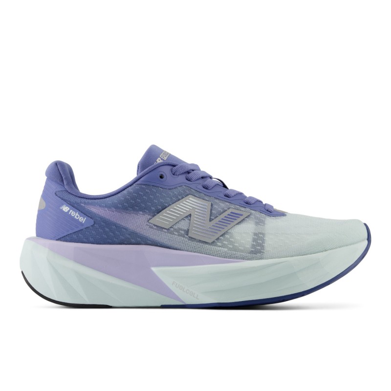 Ženske tekaške superge New Balance FuelCell Rebel V5 z lahkotno FantomFit zgornjico, propulzivno FuelCell podlogo in odzivnim podplatom za dinamičen in zabaven tek.