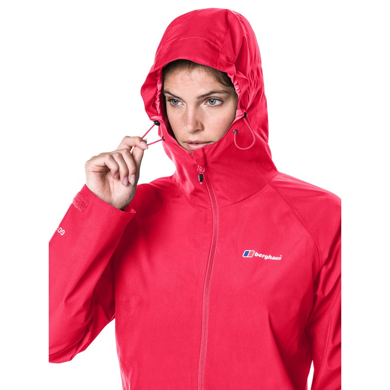 Ženska pohodna jakna Berghaus, opremljena s tehnologijo tkanin GORE-TEX®, zagotavlja lahko, a popolnoma vodoodporno zaščito. Tehnologija Paclite® omogoča, da se jakna zloži v izjemno majhno velikost.