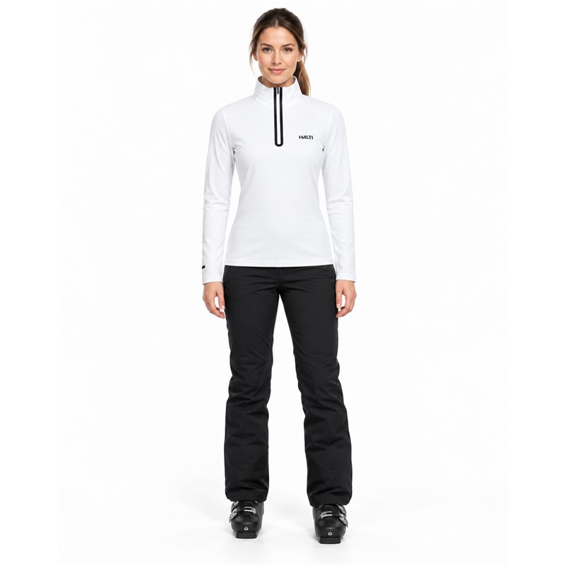 Ženski tehnični smučarski puli HALTI JAAKO WHITE v elegantni beli barvi s kontrastno črno zadrgo. Lahek material Active Dry Sport Knit iz 94 % recikliranega poliestra in 6 % elastana, mrežasto strukturirana notranjost ter visok ovratnik zagotavljajo učinkovito odvajanje vlage, zračnost in svobodo gibanja pri smučanju, pohodništvu in drugih športnih aktivnostih.