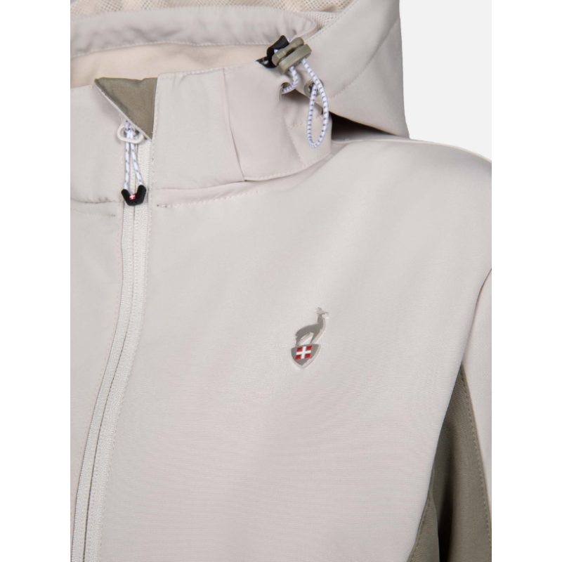 Ženska softshell jakna AULP TAMIA v kaki barvi nudi zanesljivo zaščito pred vetrom, mehko micropolar podlogo in popolno svobodo gibanja. Snemljiva kapuca, nastavljiv rob in odsevni detajli za outdoor aktivnosti v vseh razmerah.